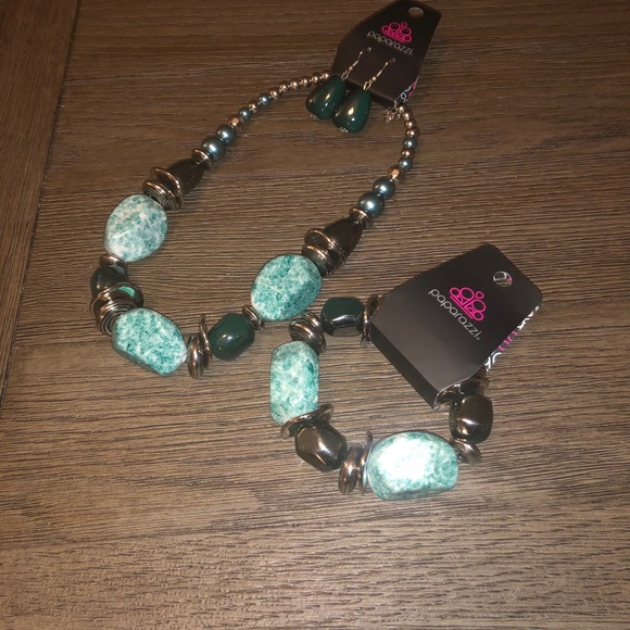 Blue Turquoise Necklace, Earring & Bracelet Set - Picture 2 of 4